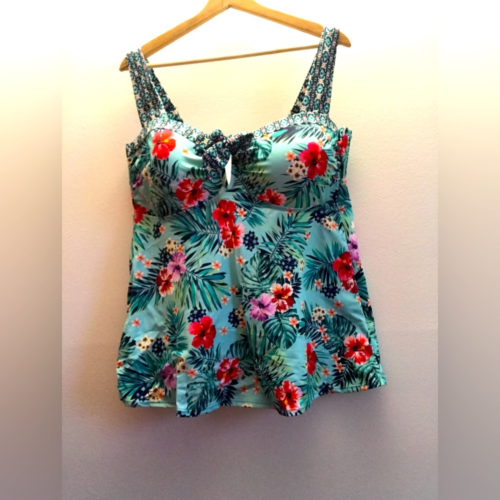 Cute new, never worn, tankini swim top from "Swimsuits for All".